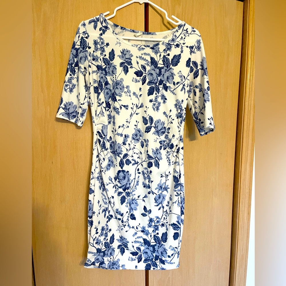 Pink Blush Maternity fitted blue floral dress (Medium)